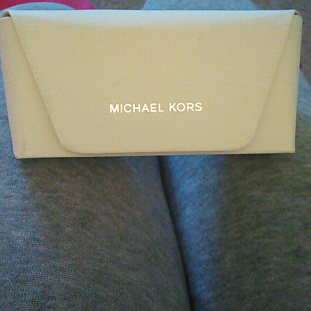 Sunglass/eyeglasses case